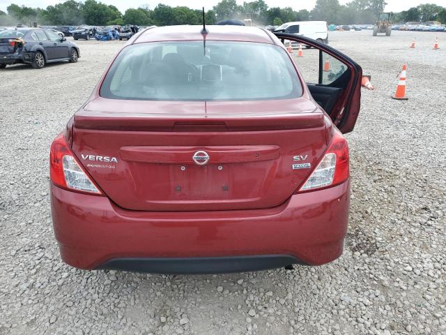  NISSAN VERSA 2018 Красный