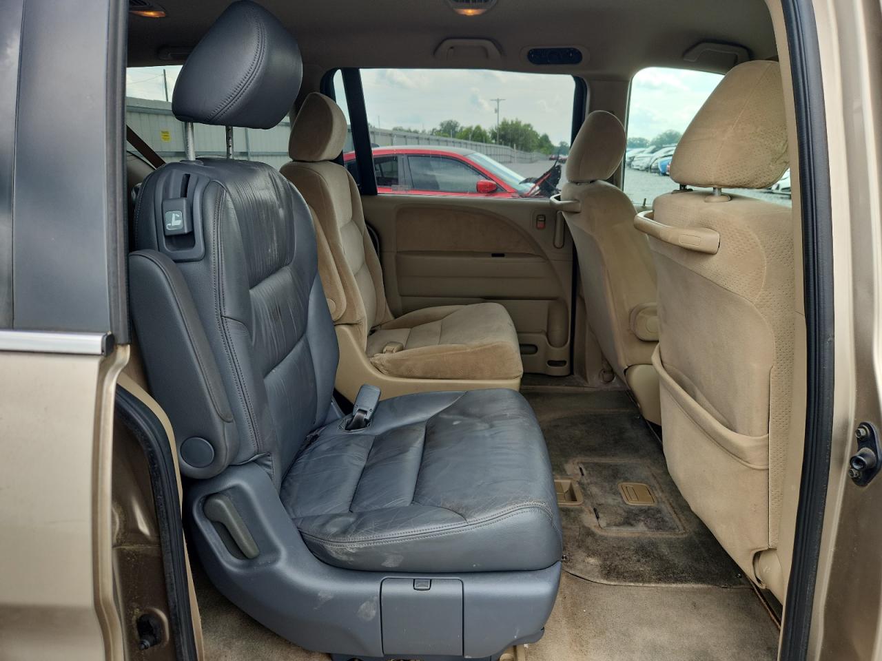 2005 Honda Odyssey Lx VIN: 5FNRL38225B008521 Lot: 62692305