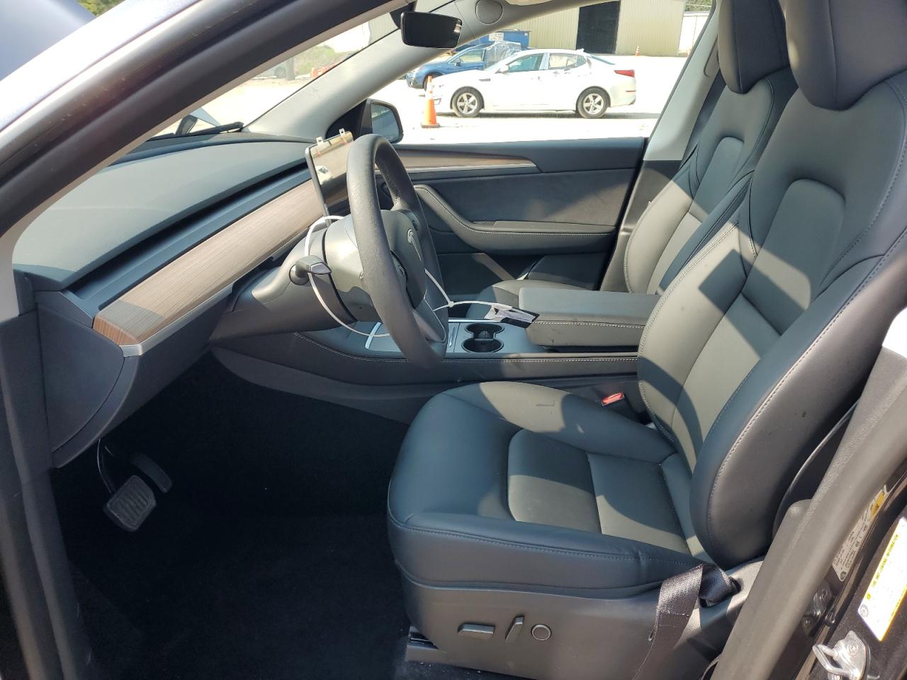 2024 Tesla Model Y VIN: 7SAYGDED2RA334739 Lot: 58932355