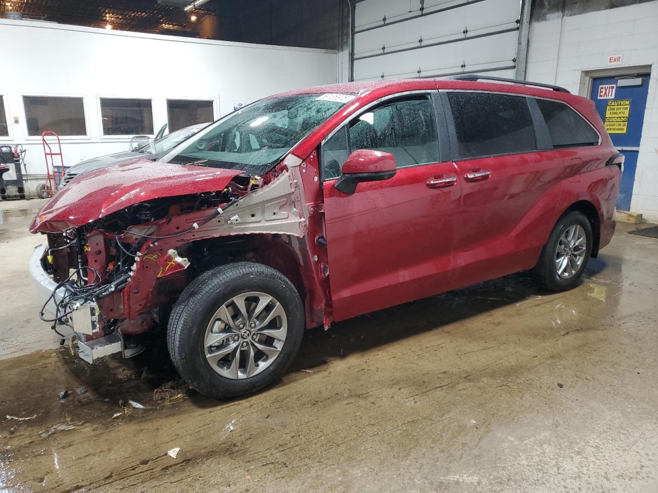 2025 Toyota Sienna Xle продається в Blaine, MN - Front End