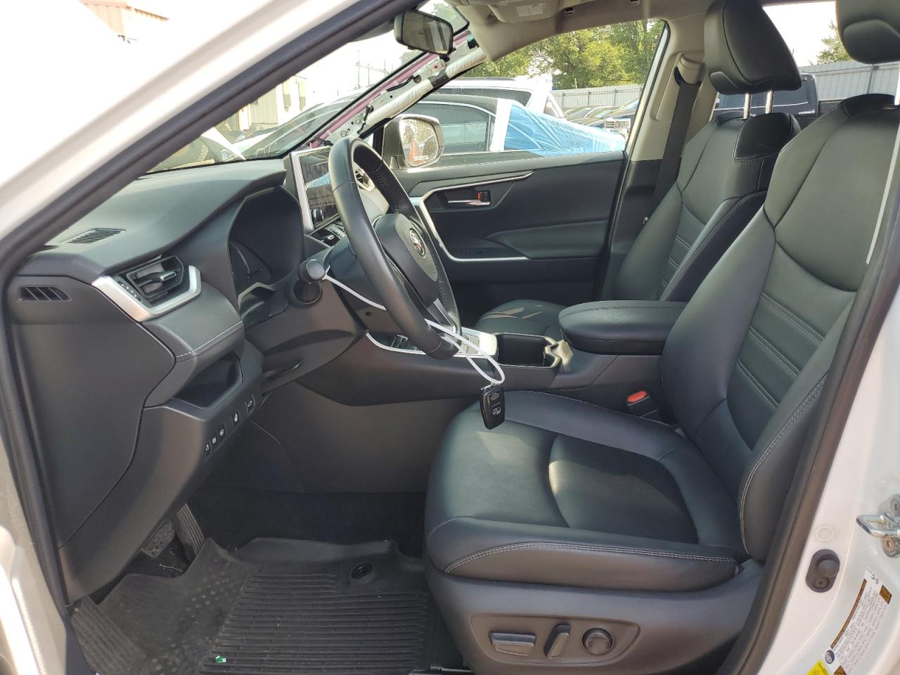 JTMB6RFV7PD548983 TOYOTA RAV4 2023