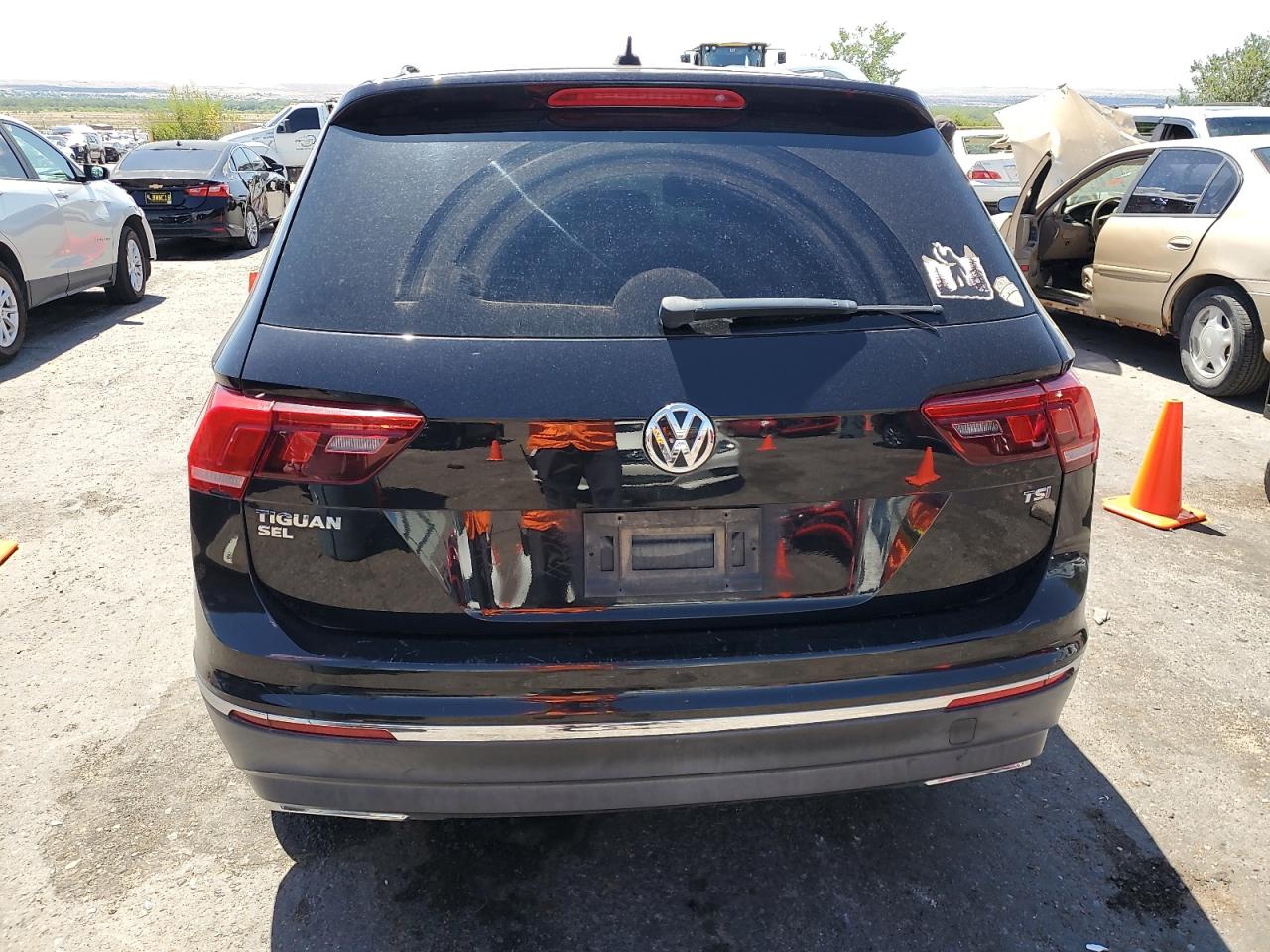 VOLKSWAGEN TIGUAN 2018 VIN 3VV3B7AX3JM005057 photo 6