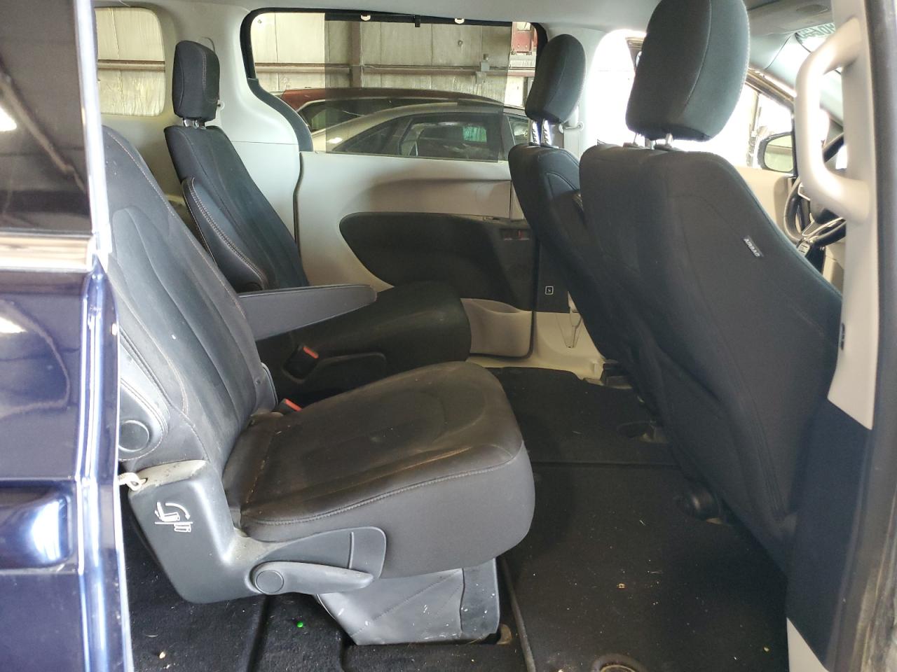 2020 Chrysler Pacifica Touring VIN: 2C4RC1FG0LR195603 Lot: 62296255