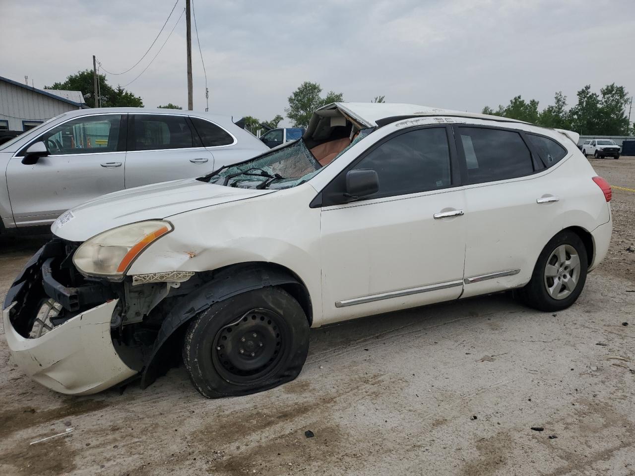 2011 Nissan Rogue S იყიდება Pekin-ში, IL - All Over