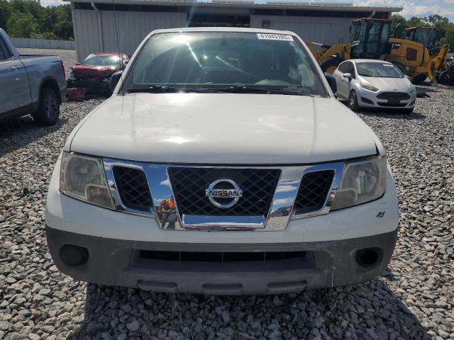 Pickups NISSAN FRONTIER 2013 Biały