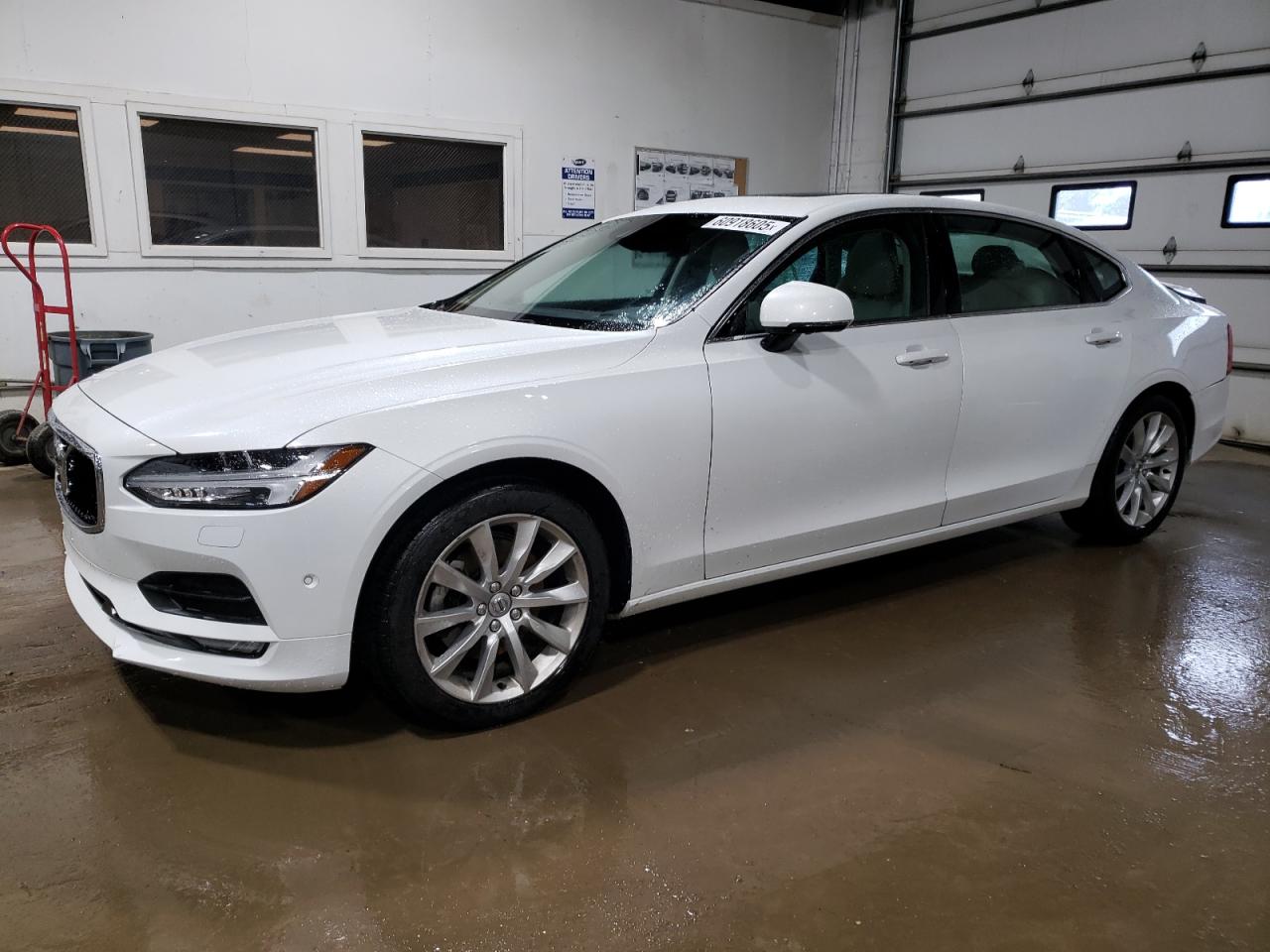 2018 Volvo S90 T5 Momentum na sprzedaż w Blaine, MN - Rear End