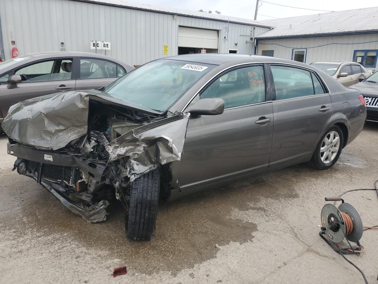 2006 Toyota Avalon Xl იყიდება Pekin-ში, IL - Front End