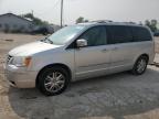 2010 Chrysler Town & Country Limited zu verkaufen in Pekin, IL - Hail