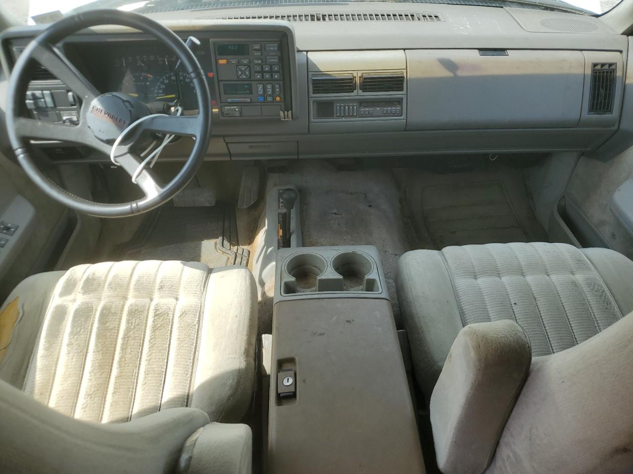1994 Chevrolet Suburban K1500 VIN: 1GNFK16KXRJ339804 Lot: 61027835