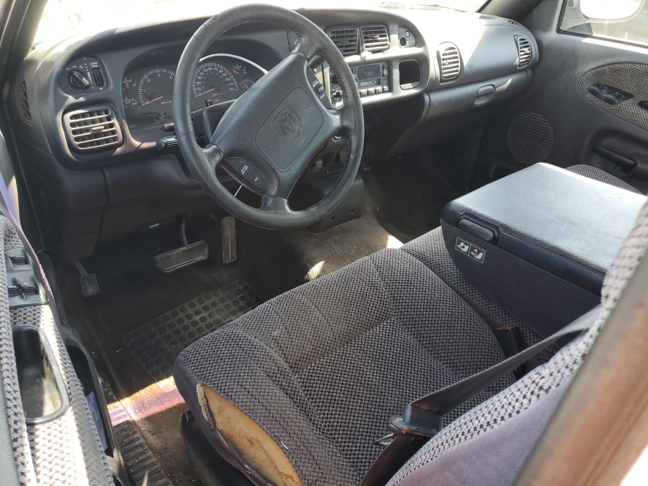 2000 Dodge Ram 1500 VIN: 1B7HC13Z3YJ113893 Lot: 61813195