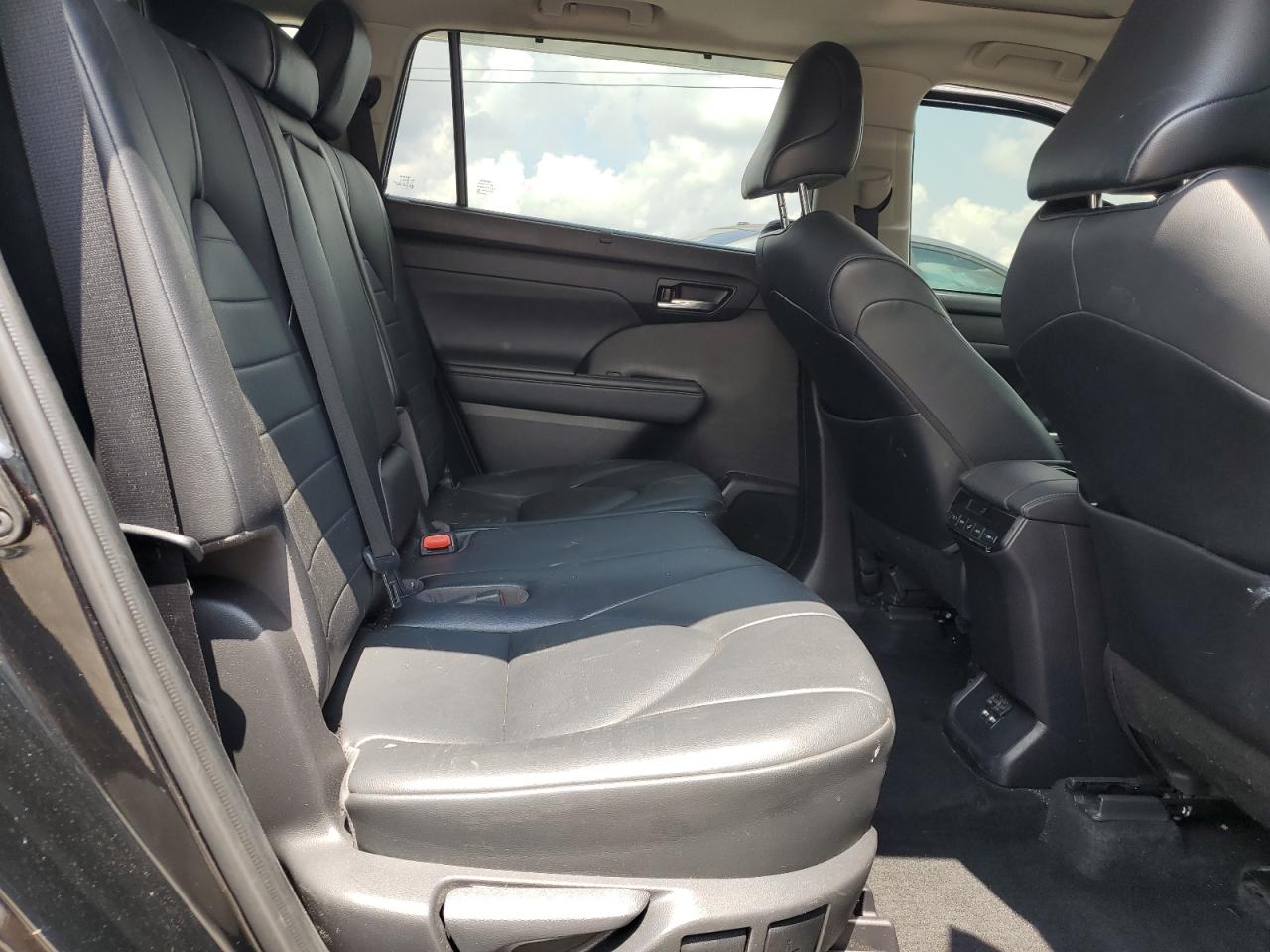 2021 Toyota Highlander Xle VIN: 5TDGZRAH4MS524414 Lot: 61860485