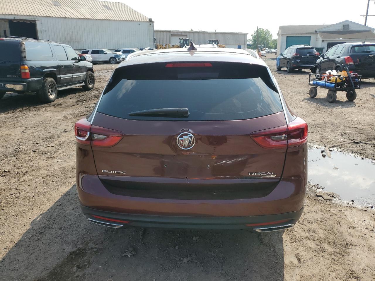 2018 Buick Regal Tourx Essence VIN: W04GV8SX2J1153526 Lot: 60608375