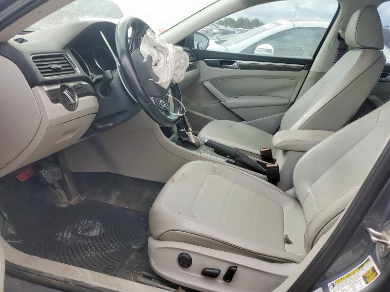 Sedans VOLKSWAGEN PASSAT 2016 Szary