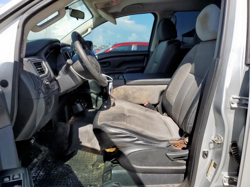  NISSAN TITAN 2017 Silver