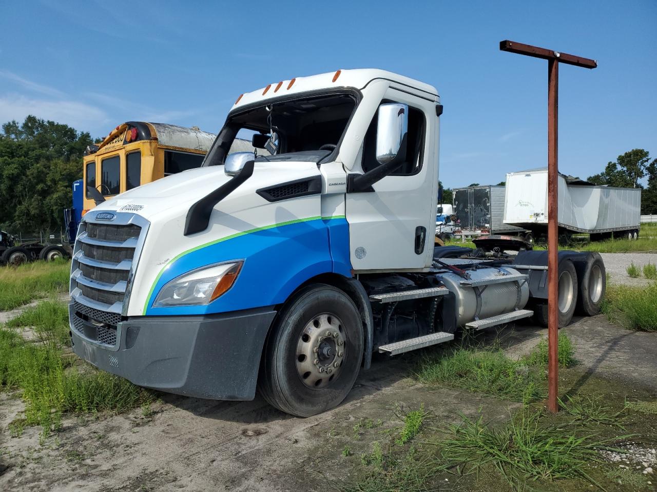 FREIGHTLINER ALL OTHER 2023 VIN 3AKJHTDV8PSUL9490 photo 2