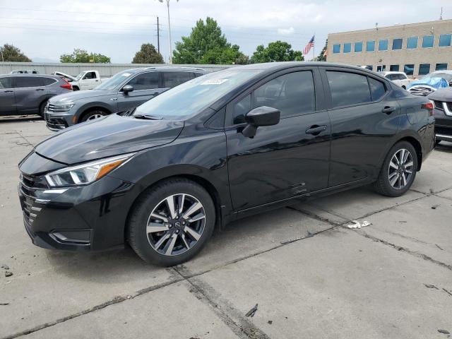  NISSAN VERSA 2023 Черный