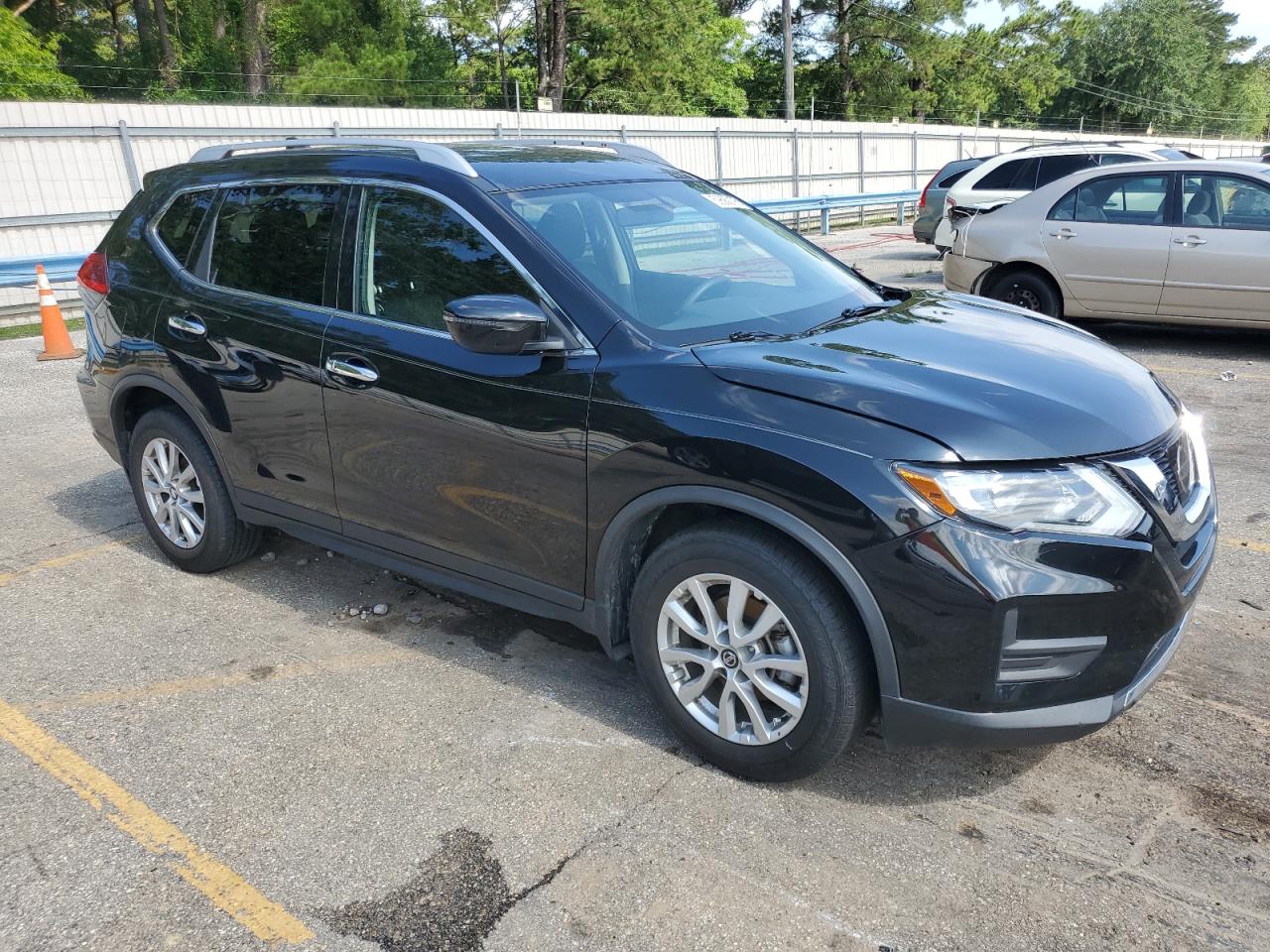 KNMAT2MT8HP618911 NISSAN ROGUE 2017