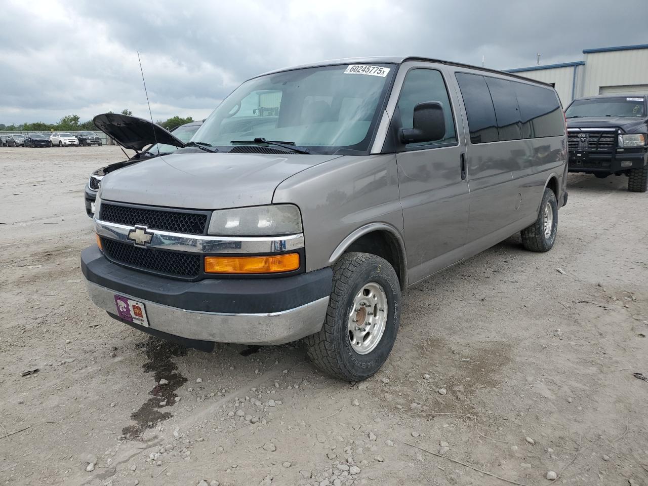 2007 Chevrolet Express G3500    de vânzare în Kansas City, KS - Minor Dent/Scratches