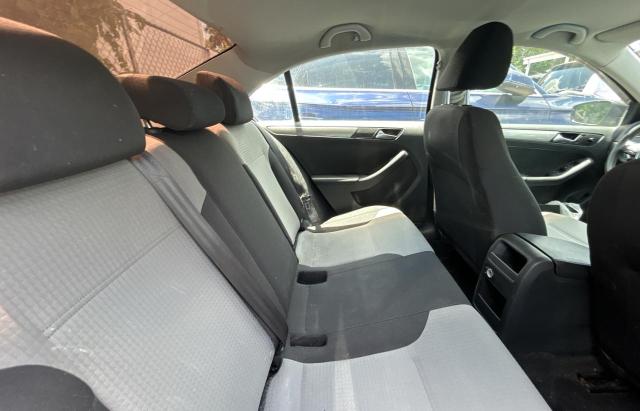 Sedans VOLKSWAGEN JETTA 2017 Brązowy