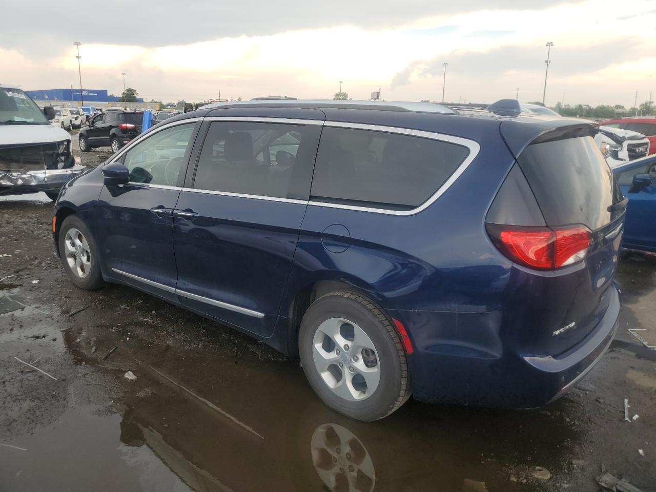 CHRYSLER PACIFICA 2017 VIN 2C4RC1EG6HR821387 фото 2