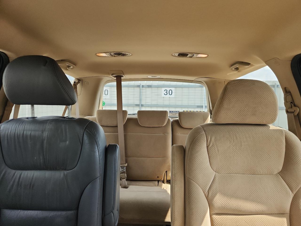 2005 Honda Odyssey Lx VIN: 5FNRL38225B008521 Lot: 62692305