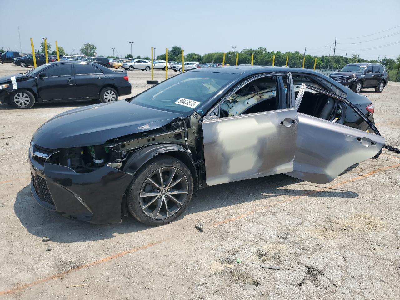 2015 Toyota Camry Le for Sale in Indianapolis, IN - Side