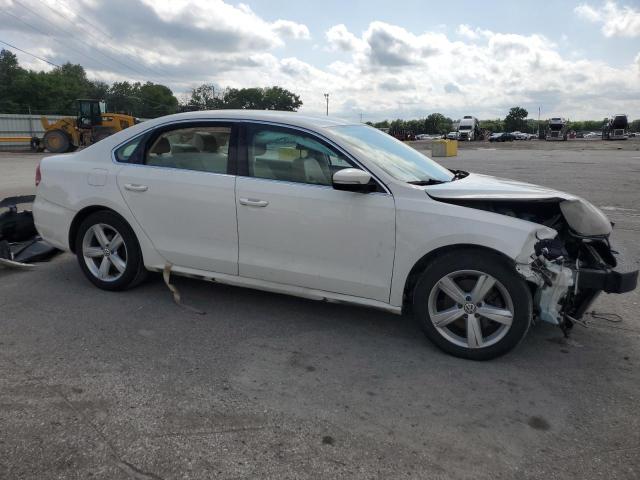 Sedans VOLKSWAGEN PASSAT 2015 White