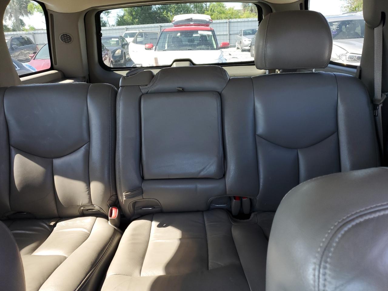 2005 Chevrolet Tahoe C1500 VIN: 1GNEC13T05R163640 Lot: 61548065
