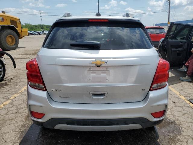  CHEVROLET TRAX 2018 Srebrny