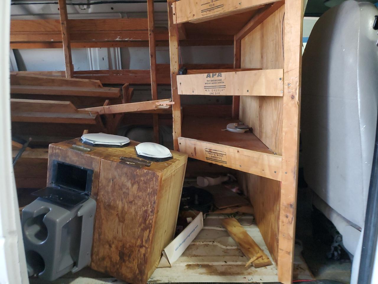 1998 Ford Econoline E150 Van VIN: 1FTRE1428WHC17722 Lot: 62459575