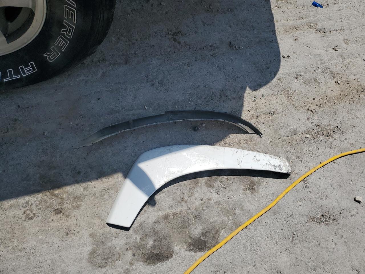 2005 Chevrolet Tahoe K1500 VIN: 1GNEK13T95R238838 Lot: 61444175