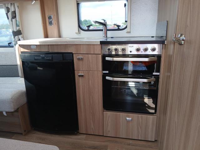 2000 SWIFT CHALLENGER