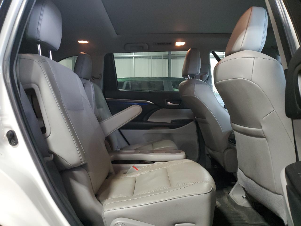 5TDDZRFH1JS818134 TOYOTA HIGHLANDER 2018