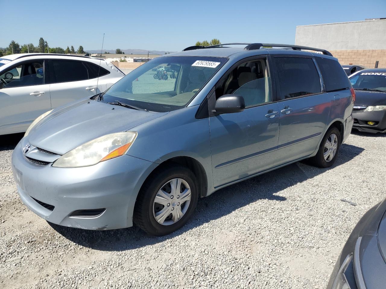 2007 Toyota Sienna Ce იყიდება Mentone-ში, CA - Minor Dent/Scratches