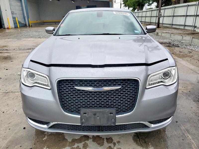  CHRYSLER 300 2015 Srebrny