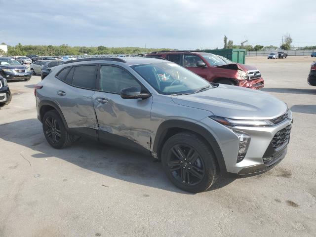  CHEVROLET TRAX ACTIV 2024 Srebrny