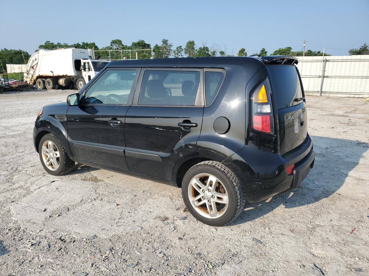 2011 Kia Soul + VIN: KNDJT2A29B7234896 Lot: 60285865