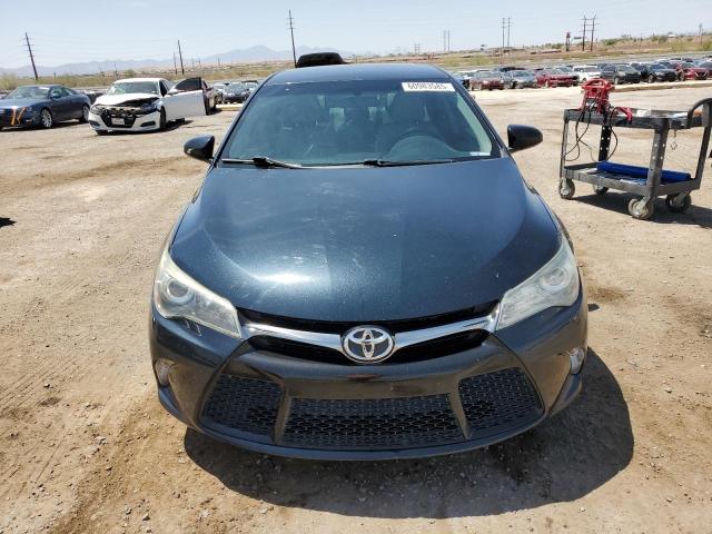 Sedans TOYOTA CAMRY 2017 Granatowy