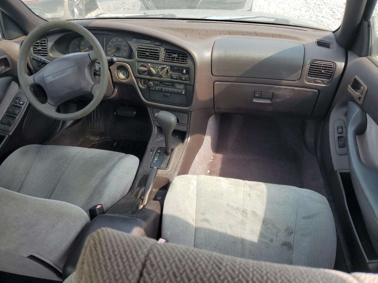 1995 Toyota Camry Le VIN: 4T1SK12E6SU523435 Lot: 59320275