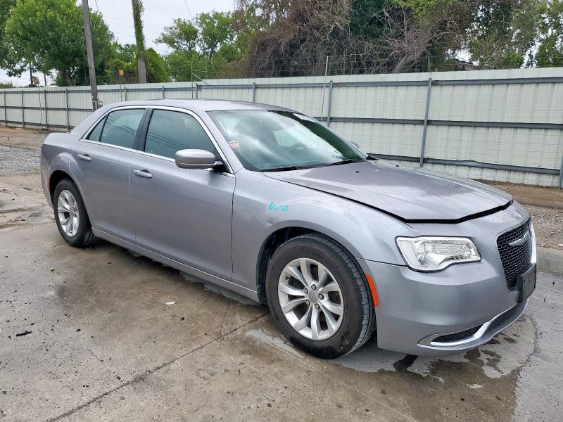  CHRYSLER 300 2015 Srebrny