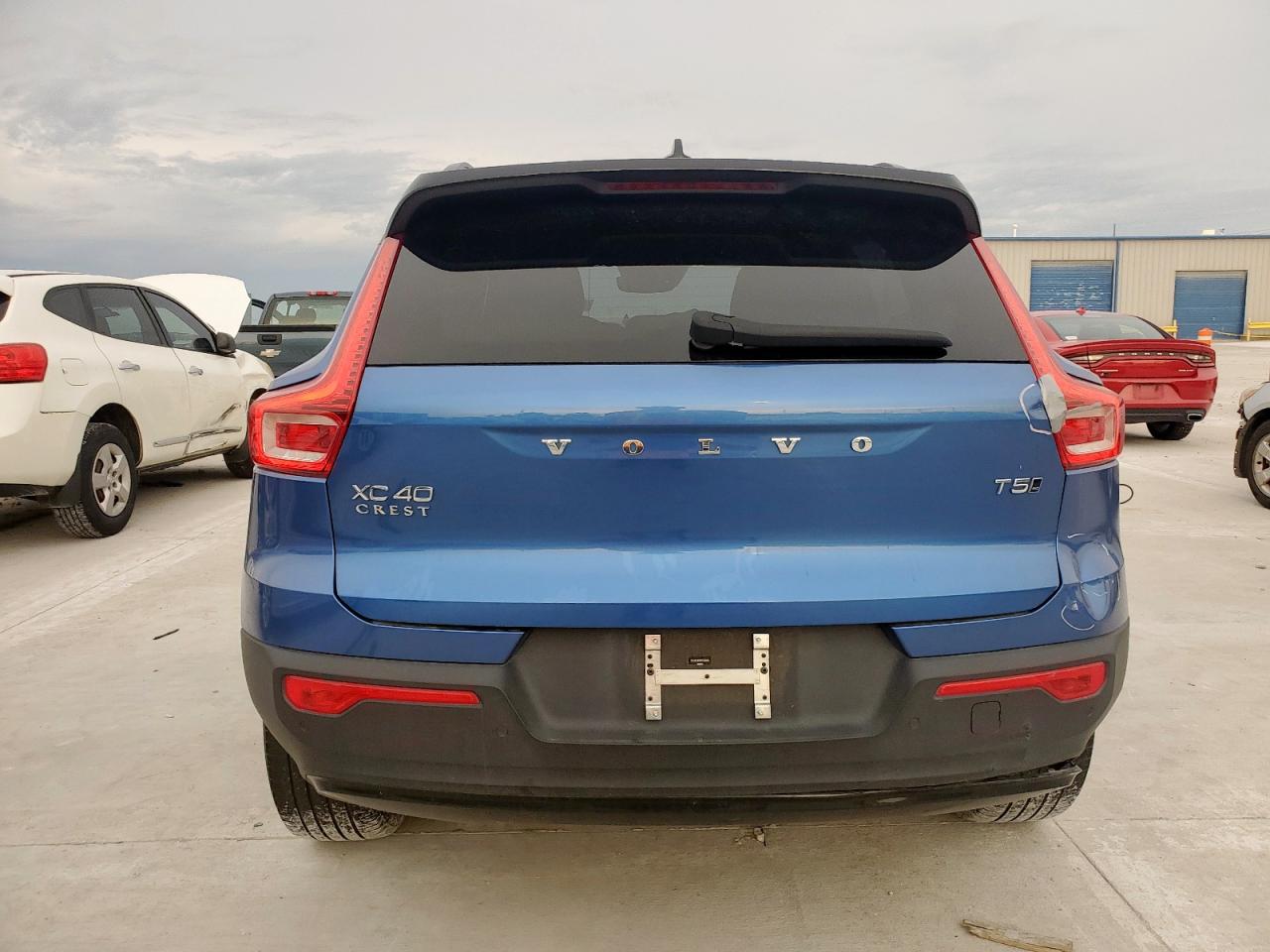 2021 Volvo Xc40 T5 R-Design VIN: YV4162UM9M2518949 Lot: 56457955