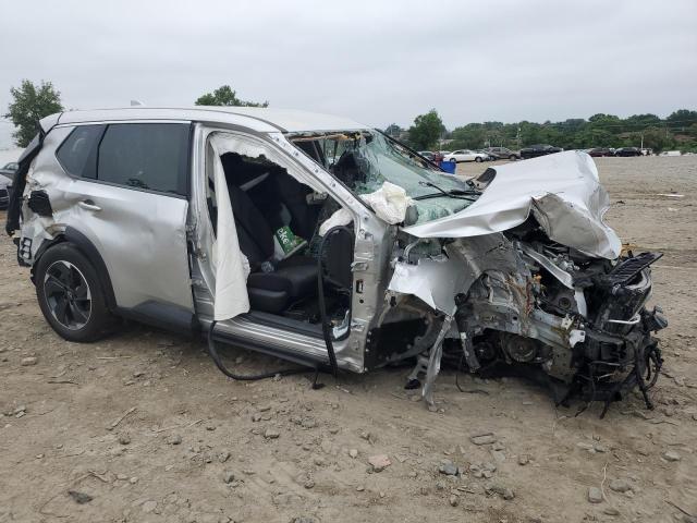  NISSAN ROGUE 2024 Srebrny