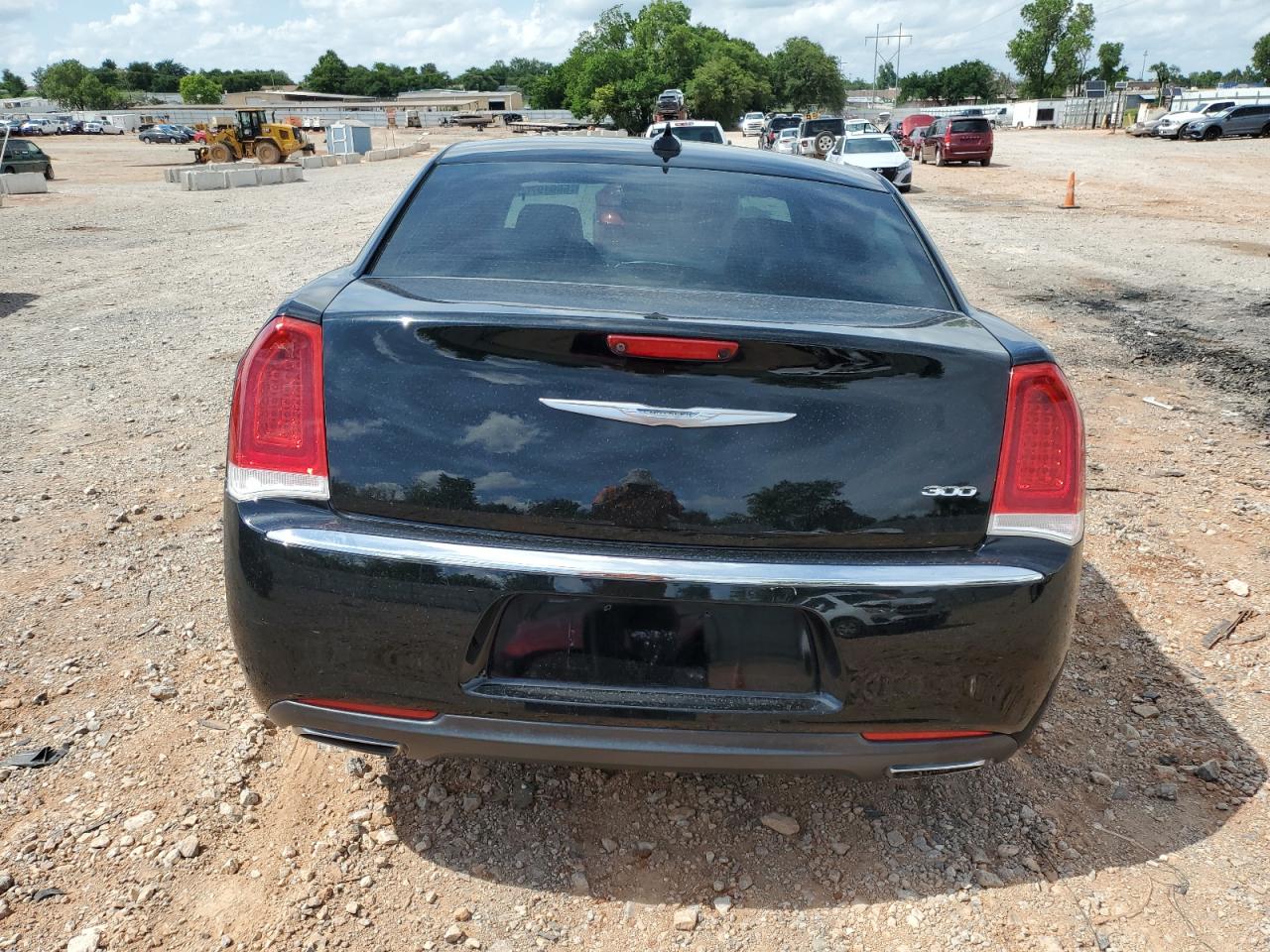 2018 Chrysler 300 Limited VIN: 2C3CCAEG4JH216418 Lot: 60019765