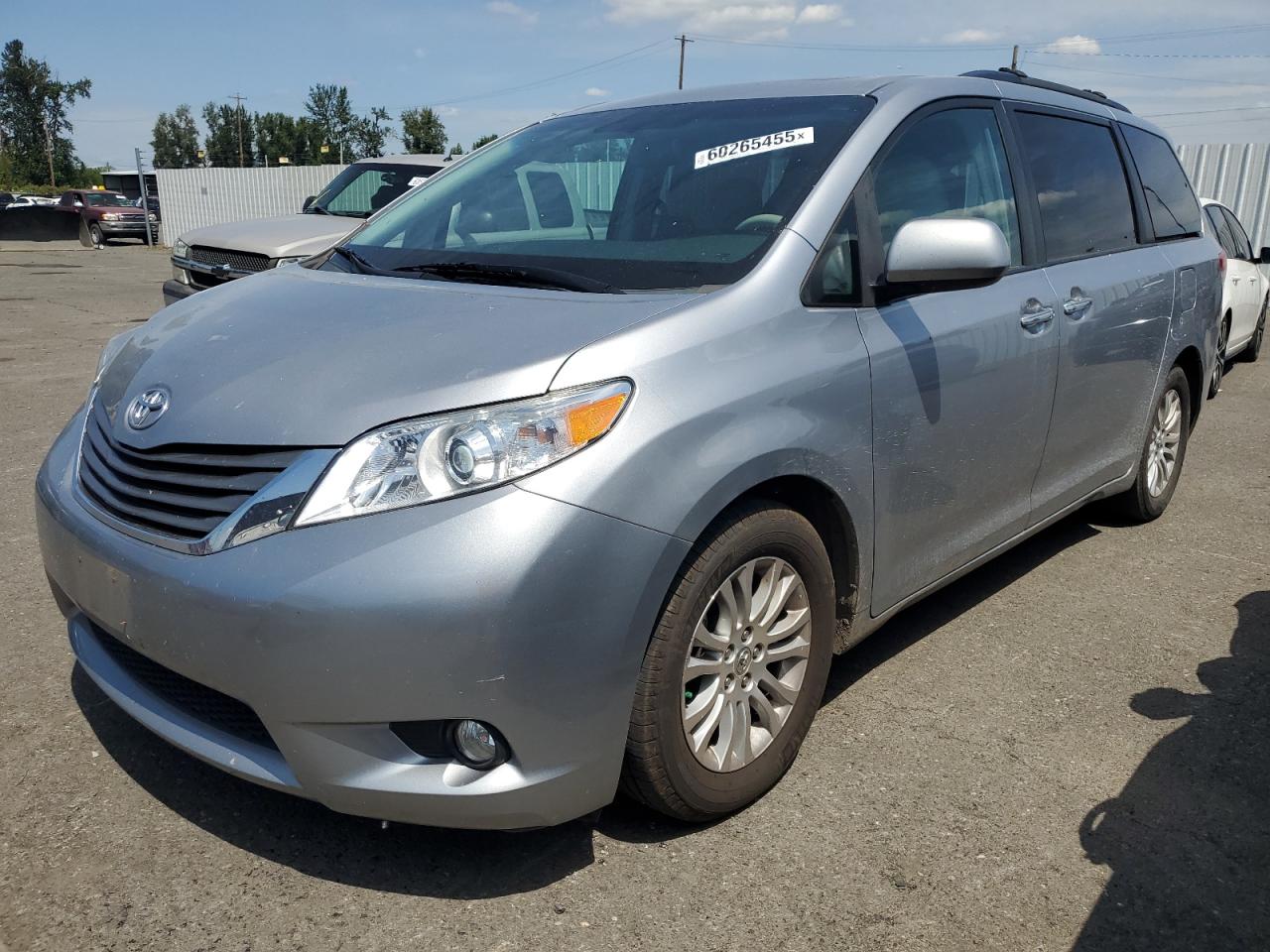 2012 Toyota Sienna Xle zu verkaufen in Portland, OR - Side