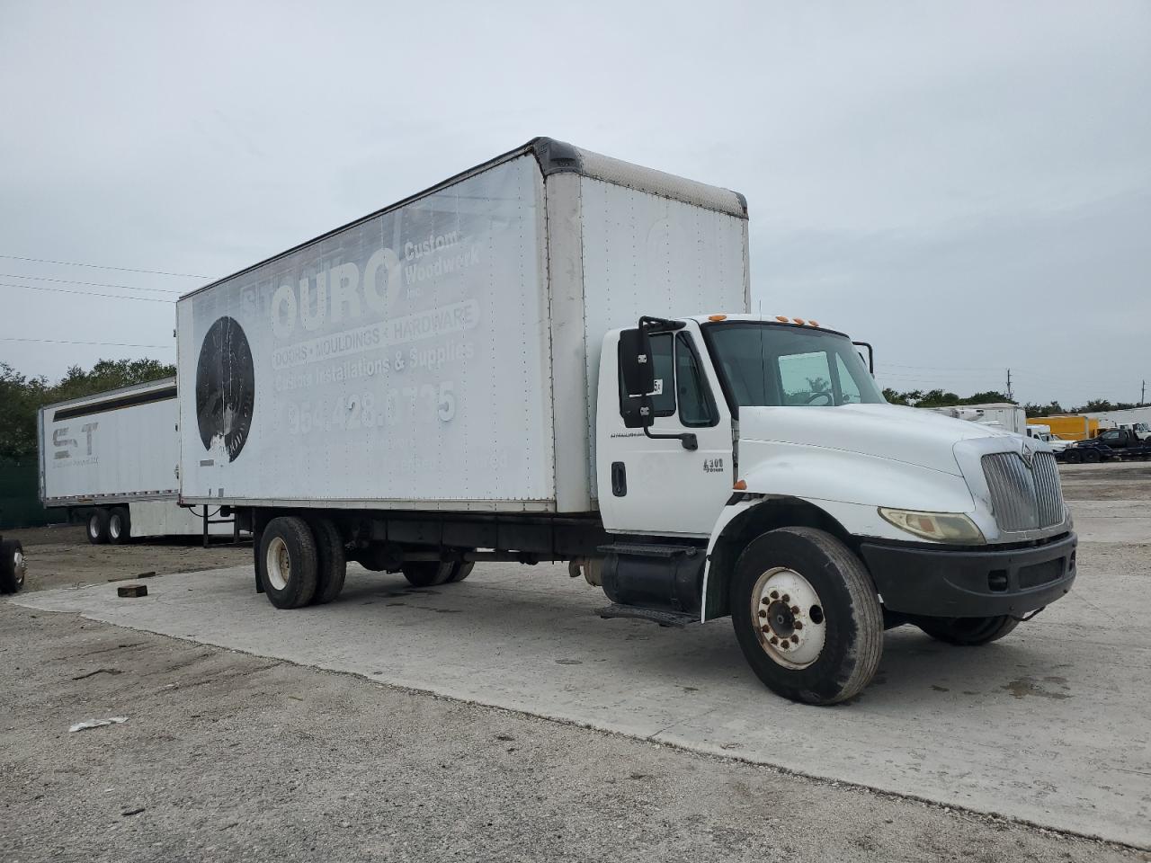 West Palm Beach, FL에서 판매 중인 2002 International 4000 4300 - Front End
