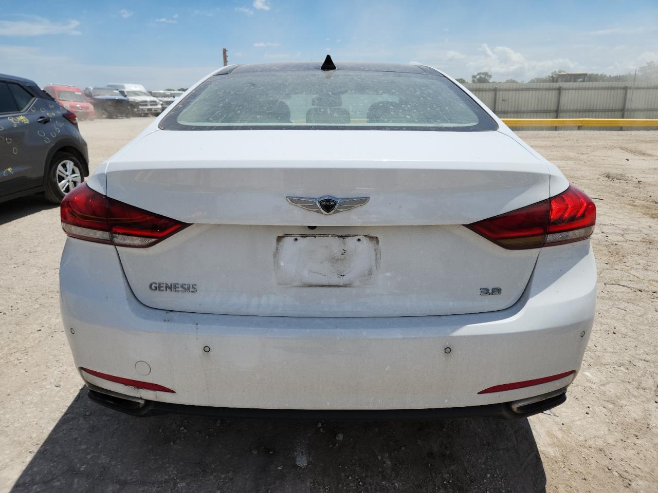 2015 Hyundai Genesis 3.8L VIN: KMHGN4JE3FU015316 Lot: 62264455