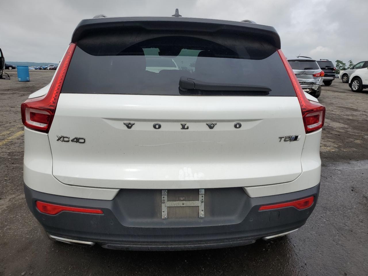 2020 Volvo Xc40 T5 R-Design VIN: YV4162UM2L2304920 Lot: 61303985