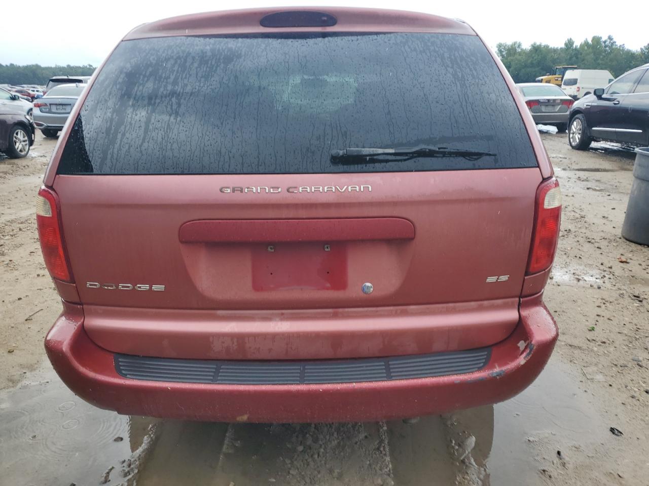 2002 Dodge Grand Caravan Es VIN: 2B4GP54LX2R592721 Lot: 62667225