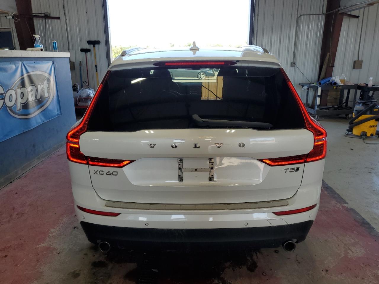 2018 Volvo Xc60 T5 Momentum VIN: YV4102RK1J1080633 Lot: 70637304