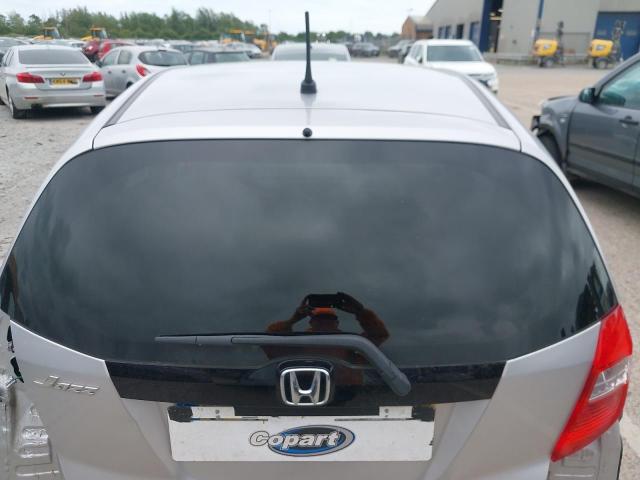 2013 HONDA JAZZ ES +